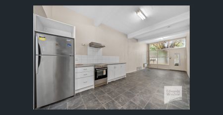 Charming Two Bedroom Apartment in a Prime Location! - Photo 3