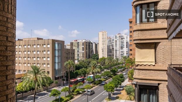 3 bedroom luxury Apartment for rent in Valencia - Photo 1