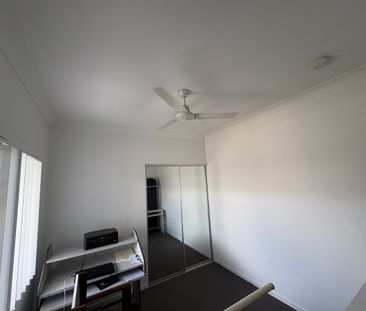 Cute 2 Bedroom duplex - Photo 2