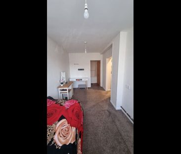 Room in a Shared House, Carlisle Gardens, HA3 - Photo 5