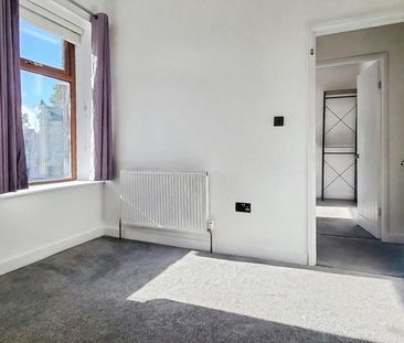4 bedroom semi-detached house to rent - Photo 1