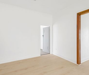 Refreshed 3 bedroom home in flood free location - Photo 2