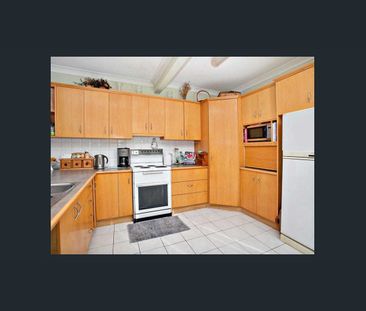 4-Bedroom Family Home in Quakers Hill! - Photo 4