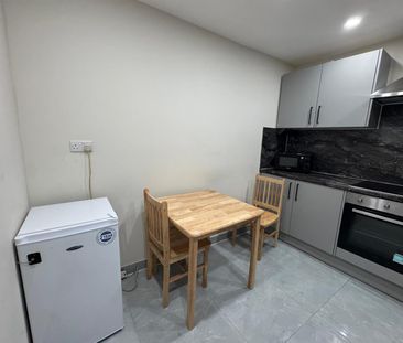 Beechmount Avenue, London W7 - Photo 4