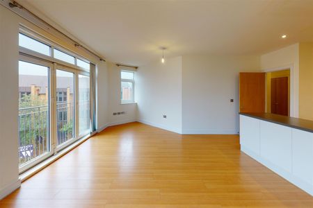 Goldsworth Road, Woking, Surrey, GU21 6JY - Photo 2