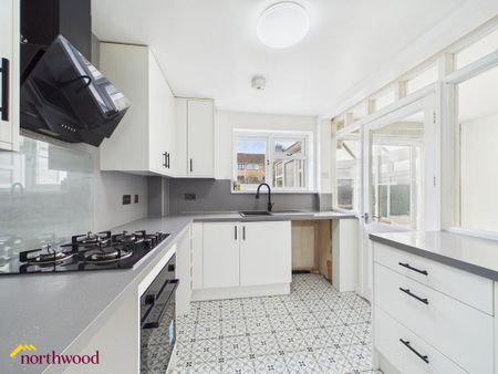 3 bedroom semi-detached house to rent - Photo 5