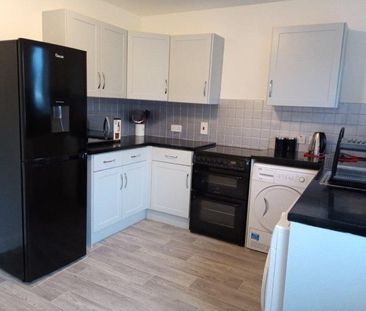 2 bedroom ground floor flat to rent - Photo 5