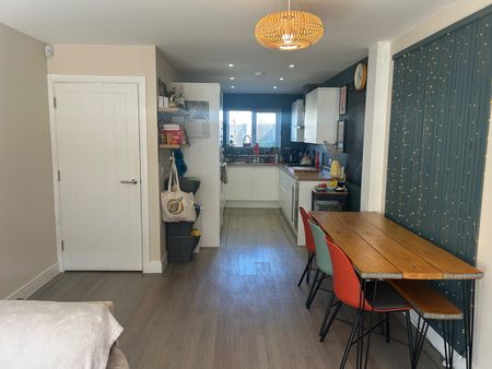 4 Bed Terraced House, Harrys Court, BS4 - Photo 5