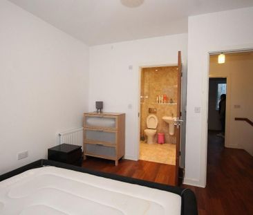 4 bedroom terraced house to rent - Photo 4