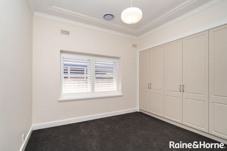 FULLY RENOVATED CENTRAL HOME - Photo 4