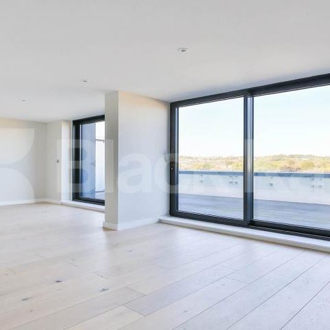 Huge luxury one bed within a private development and access to a private terrace - Photo 1