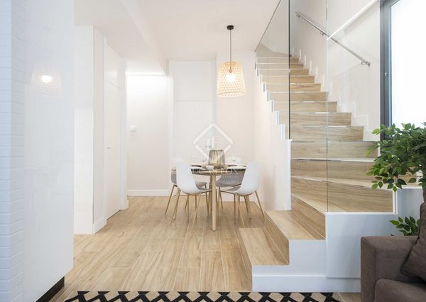An elegant, modern, fully furnished duplex penthouse for rent in the city centre of Vigo, Pontevedra