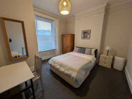 4 bedroom terraced house to rent - Photo 5