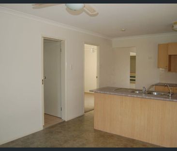 SPACIOUS FAMILY HOME WITH MULTIPLE LIVING AREAS CLOSE TO SHOPS AND ... - Photo 3
