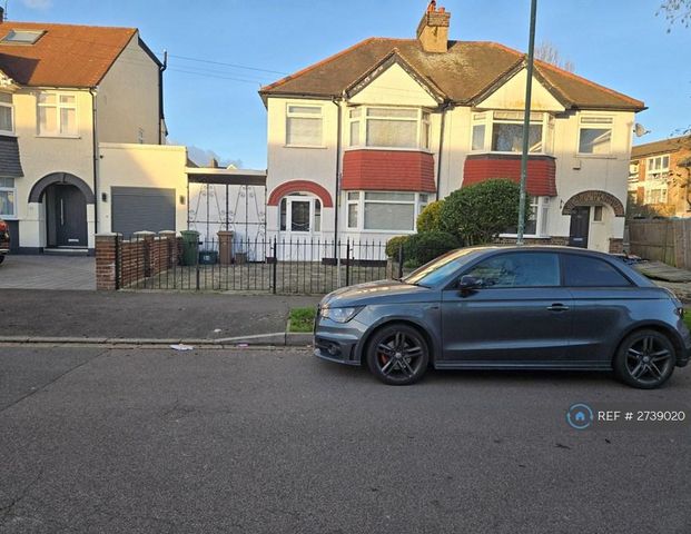 3 bedroom semi-detached house to rent - Photo 1