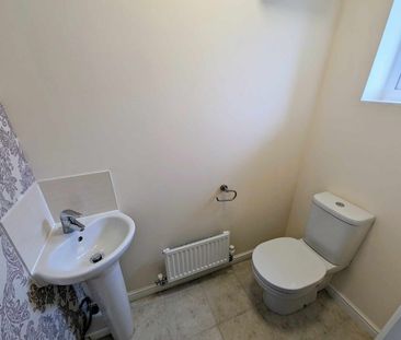 A 4 Bedroom Terraced - Photo 5