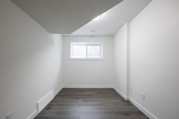 3 & 1 Bedroom Duplex Style units in Spruce Grove - SF175 - Photo 1