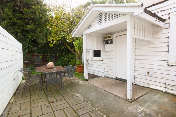 STYLISH & CLEAN BALACLAVA FOUR BEDROOM APARTMENT. - Photo 1