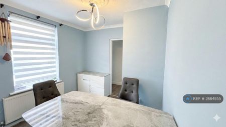 3 bedroom terraced house to rent - Photo 3