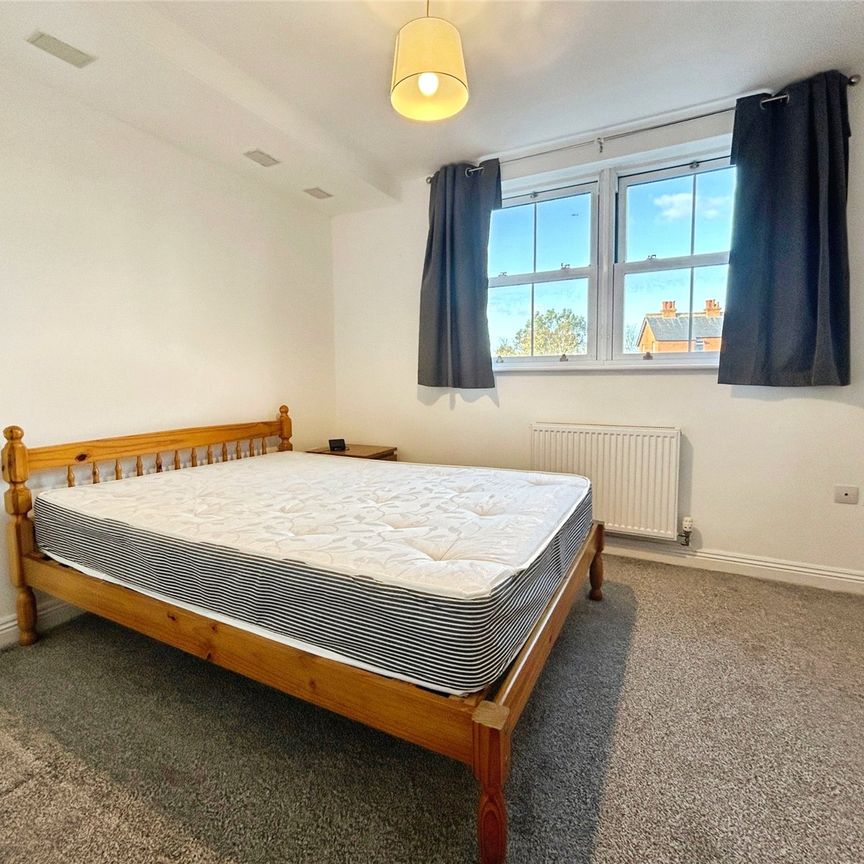 High Street, Egham, Surrey, TW20 9HF - Photo 1