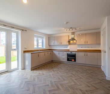 5 bedroom semi-detached house to rent - Photo 4