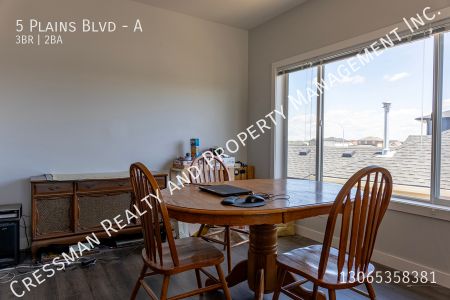 3 Bed 2 Bath Upper level townhouse in Pilot Butte - Photo 5