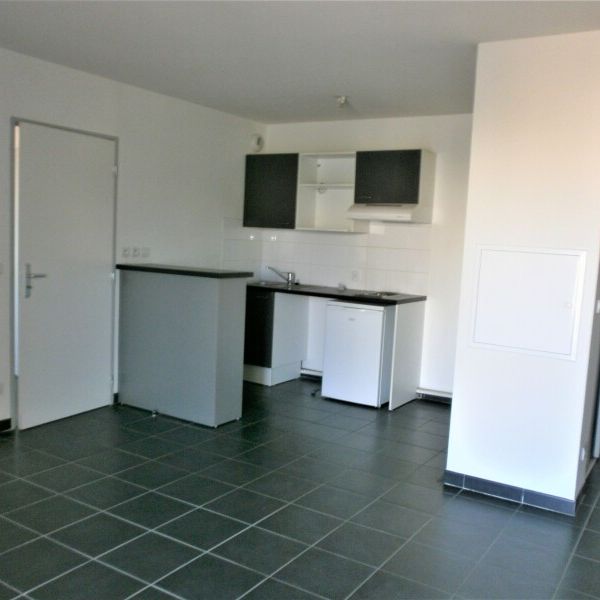Location Appartement 2 pièces 43m² CHANTELOUP LES VIGNES 78570 - Photo 1