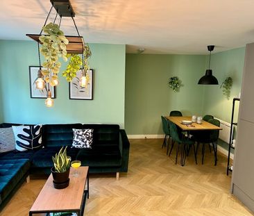 5 Bed Semi-Detached House, Crookesmoor Road, S6 - Photo 2