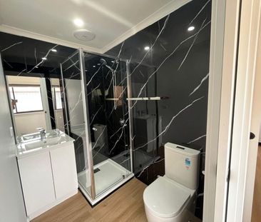 Cosy, Light-Filled Bungalow in Prime Location - Photo 2