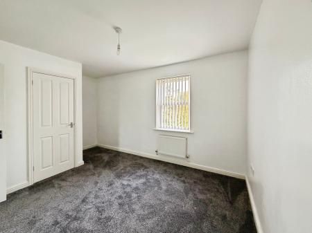 2 bedroom Semi-detached house To Let - Photo 3