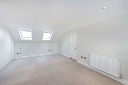 An impressive five bedroom family house in this prestigious location. - Photo 5