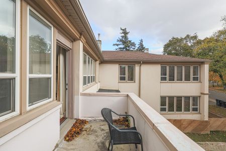 For Lease - 8 Ridge Hill Drive Unit# 4, Toronto, Ontario - Photo 2