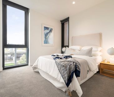 Spacious Furnished 2 Bedroom 2 Bathroom+ Up to 12 Weeks FREE rent* - Photo 4