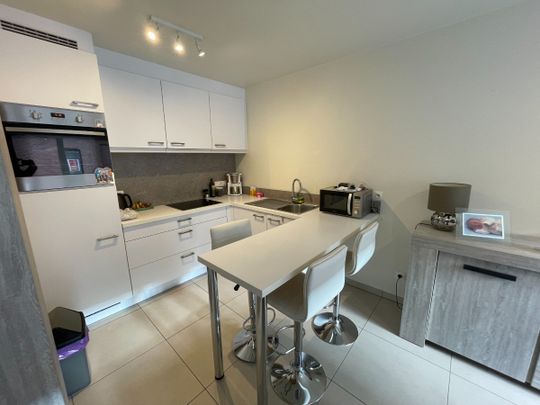 Appartement met 2 slaapkamers, staanplaats én ruim terras. - Foto 1