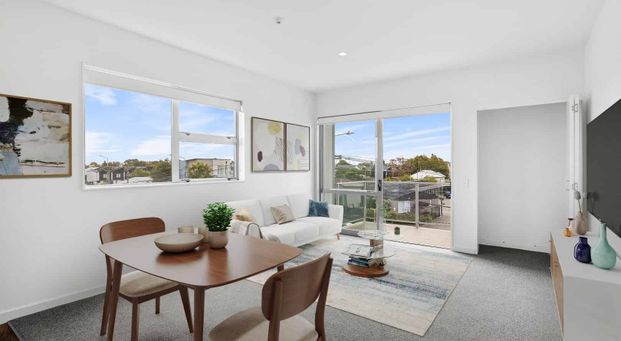 Central & Sunny 2 Bedroom Apartment - Photo 1