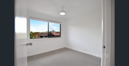 Stunning Townhouse with Oversized Courtyard - Photo 4