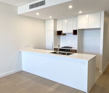 Near NEW Stunning 2 Bedrooms 2 Bathroom Plus Study Apartment Short ... - Photo 4