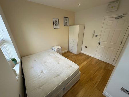 Studio Flat, Avington Grove, SE20 - Photo 4