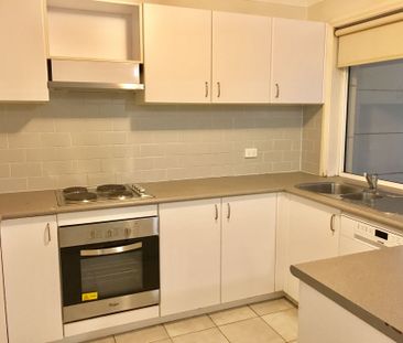 SPLIT LEVEL 2 BEDROOM TOWNHOUSE IN MARSFIELD - Photo 4