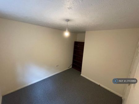 4 bedroom end of terrace house to rent - Photo 4