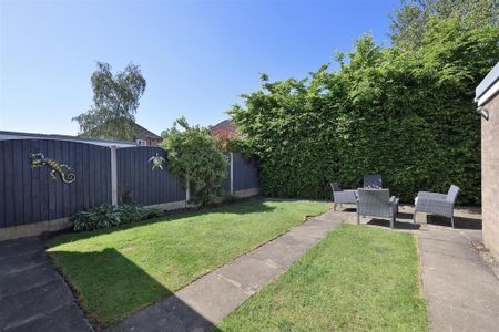 3 bedroom semi-detached bungalow to rent - Photo 4