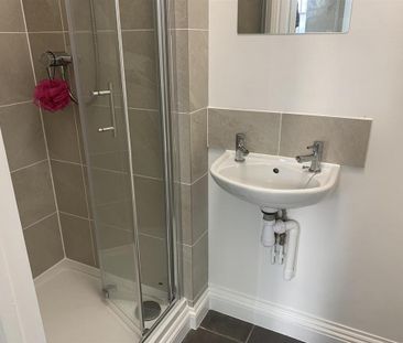 3 bedroom flat to rent - Photo 6