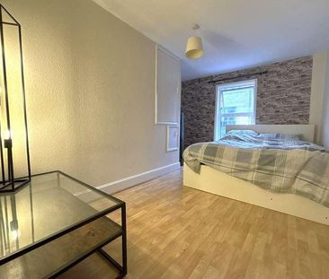 London Road, Staines-upon-thames, Surrey, TW18 - Photo 3