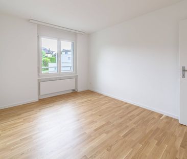 Moderne 2.5 Zimmer Wohnung im EG - Photo 1