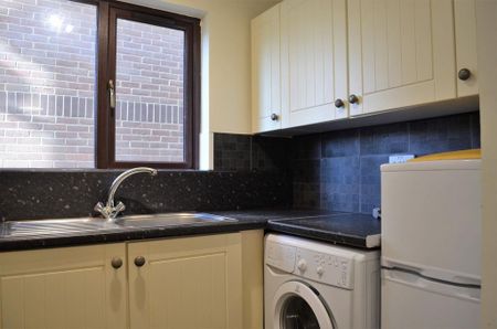 1 bedroom ground floor flat to rent - Photo 3
