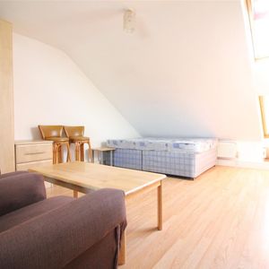 Kingsbridge Crescent, Southall - Photo 2