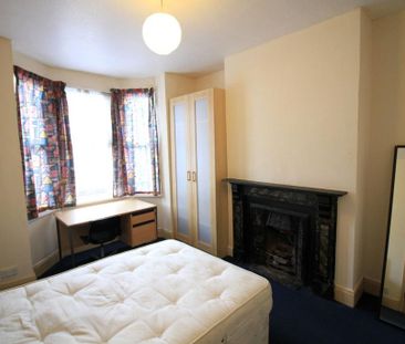 4 bedroom terraced house to rent - Photo 4