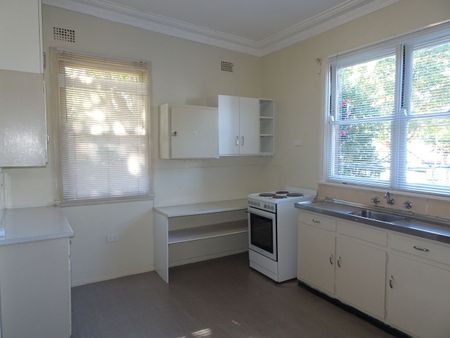 Spacious family home - Photo 5