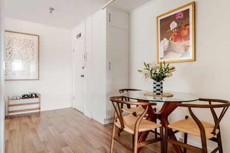 Charming unit in New Farm - Photo 3