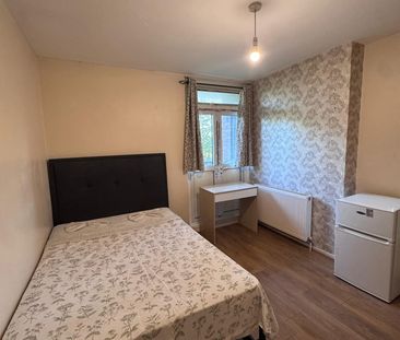 Room in a Shared House, Hampson Way, SW8 - Photo 6